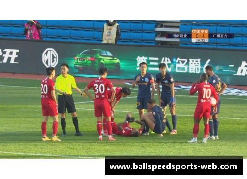 球员亮出红牌：足球场上的决断与反思